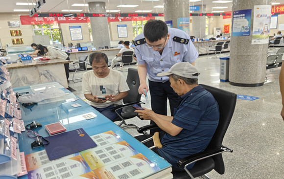 个税汇算进行时 优质服务暖人心